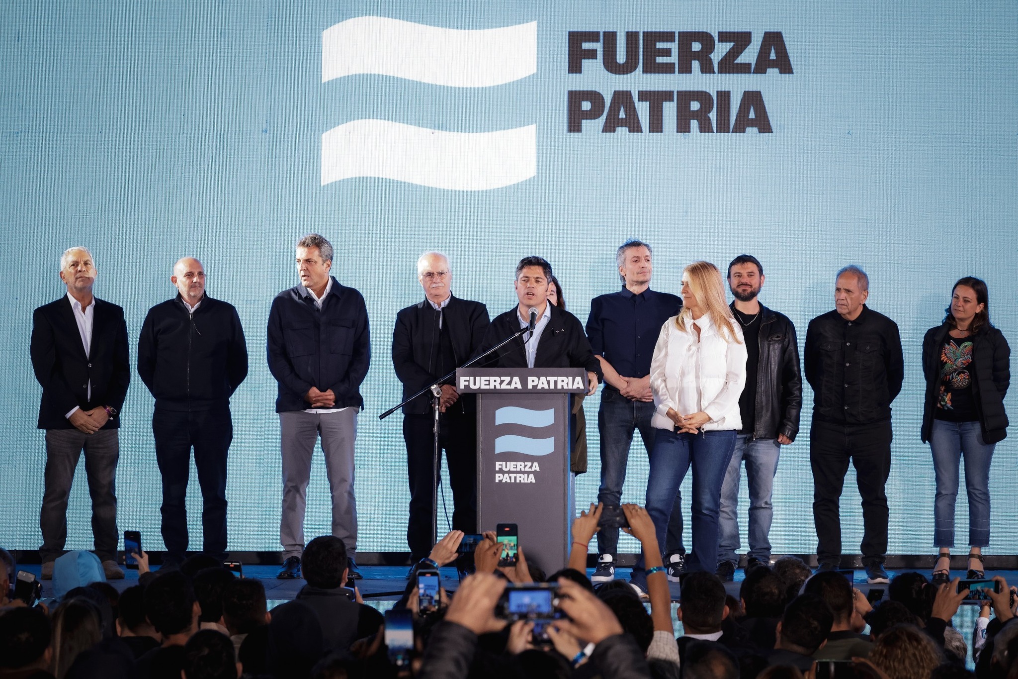 Kicillof habló con la militancia en el búnker de Fuerza Patria - Zoom ...